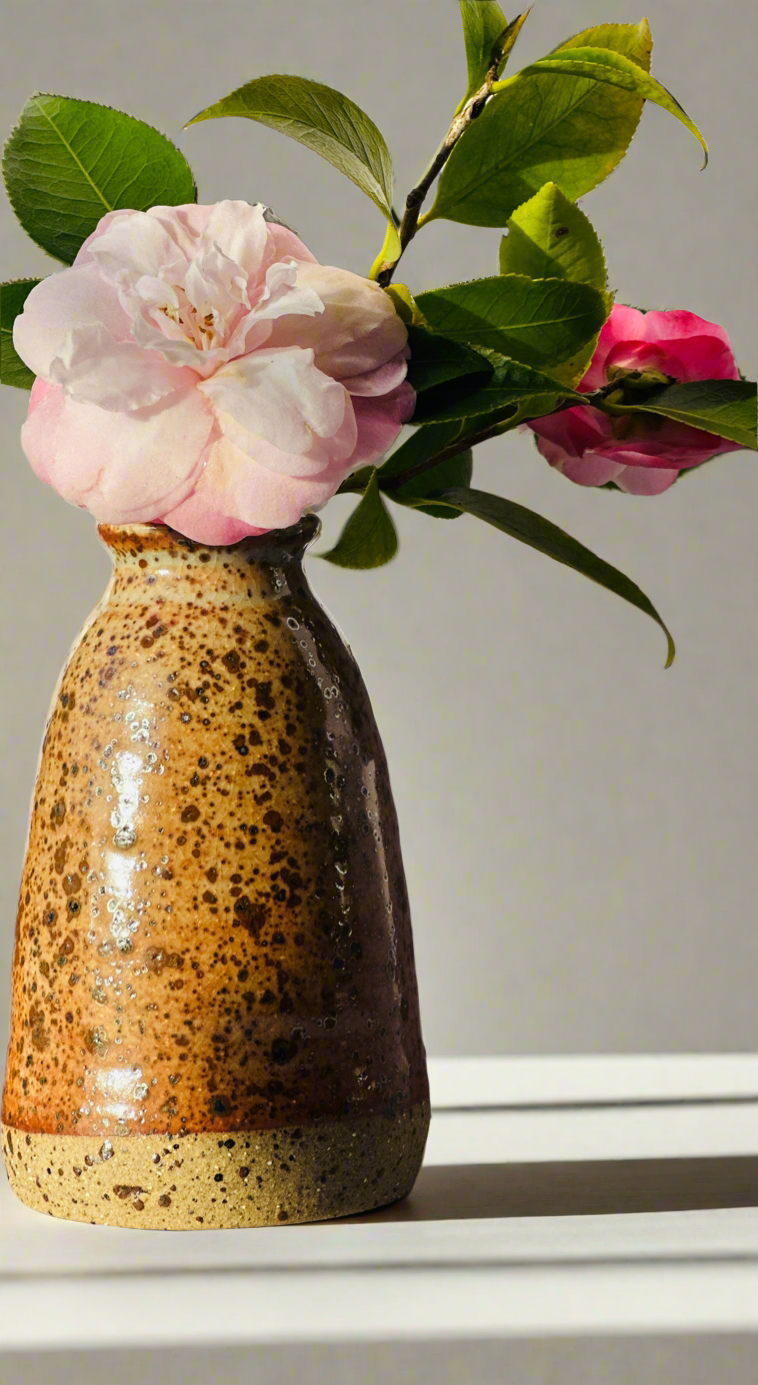 bud vase | rust in speckles