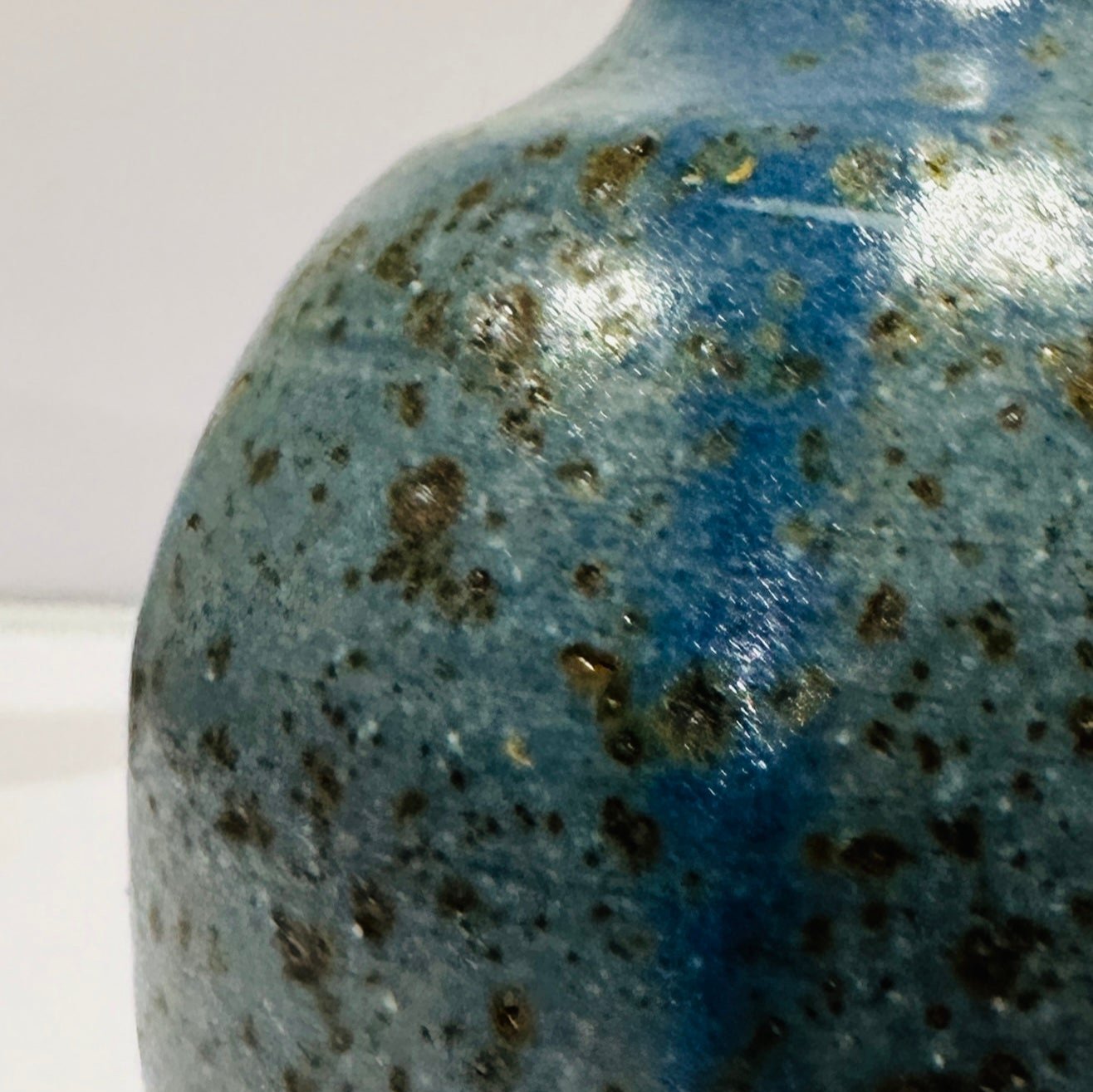 vase | bud in bluebell | speckled