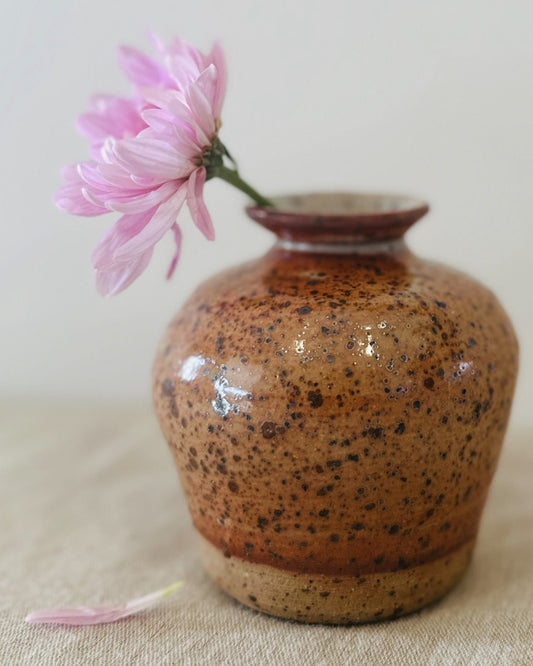bud vase | rust speckles